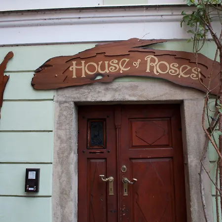 House Of Roses * 库特纳霍拉
